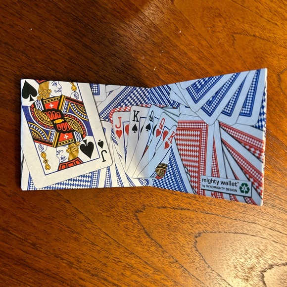 •NEVER USED• 100% Recyclable & Durable Mighty Wallet with Playing Cards Design - Picture 5 of 14